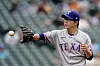 Texas Rangers pitcher Yang Hyeon-jong reaches for a ball against the Seattle Mariners in the first inning of a baseball game in Seattle on Sunday. [AP/YONHAP]