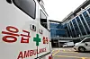 According to the government, the country has a total of 810 ICU beds, and only 298, or 36.7 percent of the total, were vacant as of 5 p.m. Wednesday. The file photo shows an ambulance parked in front of a hospital in Seoul on Thursday. [NEWS1]