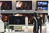 Customers browse appliances at a large mart in Seoul on Wednesday. Indexes for industrial production, retail sales and equipment investment all fell in July, marking the first such 'triple decline' in three months since April. According to a report by Statistics Korea on Wednesday, the index of all industrial production in July decreased 0.1 percent from the previous month. Retail sales, which show consumption trends, also fell 0.3 percent on month due to sluggishness in cosmetics and home appliances, a decline for the fifth consecutive month. A five-month-consecutive decline is the first for retail sales since statistics began to be compiled in 1995. [NEWS1]