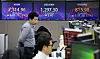 Screens in Hana Bank's trading room in central Seoul show the Kospi closing at 2,514.96 points on Thursday, up 0.13 percent, or 3.26 points, from the previous trading session. [YONHAP]