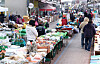 A traditional market in Chuncheon, Gangwon, remains uncrowded even before a Lunar New Year holiday on Jan. 27. [YONHAP]