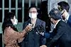 Chung Kyung-sim, second from left, the wife of former Justice Minister Cho Kuk, is questioned by reporters as she is released on bail Sunday morning. [YONHAP]