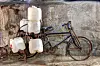 In the old days, people sold makgeolli by traveling around on bicycles, carrying the rice wine in plastic containers. [NATIONAL FOLK MUSEUM OF KOREA]