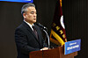 Kim Sung-keun, head of the press at the emergency committee of the Korean Medical Association, speaks at a press briefing held in Yongsan District, central Seoul, on Friday. [YONHAP]