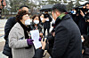 Lee Yong-soo, left, a ″comfort woman″ survivor, delivers to a Blue House official a handwritten letter for President Moon Jae-in urging for the Japanese military’s wartime sexual slavery issue to be referred to the United Nations Committee Against Torture (CAT) in front of the Blue House Tuesday. The letter is signed by five other elderly wartime sexual slavery victims. [NEWS1]