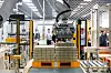A robot moves bundles of banknotes at the Bank of Korea headquarters in Jung District, central Seoul, on Wednesday. Palletizing robots use robot arms to store and load banknotes on a conveyor belt that distributes the bills to vaults. Pallet lifters will then store the banknotes into a vault and automated guided vehicles inside the vault load them onto the shelves. The process is reversed to release banknotes. [NEWS1]