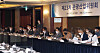 Woo Kee-hong, Korean Air Lines President, speaks at a tourism meeting hosted by the Korea Chamber of Commerce and Industry in central Seoul on Tuesday. [KCCI]
