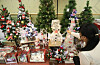Christmas items on sale at a retail store in Jung District, Seoul on Tuesday. Christmas decoration sales have spiked, with more people planning to hold Christmas parties at home this year due to the persistence of Covid-19 and the emergence of the Omicron variant. According to the retail industry, Christmas decoration and house party utensil sales have increased at double-digit rates. At Lotte Mart, sales of these items increased 21.6 percent in November on year. At E-mart, they were up 14 percent and Homeplus 29 percent. [NEWS1]