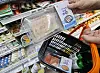A package of hoe (sliced raw fish), the Korean equivalent to Japanese sashimi, is displayed at a 7-Eleven convenience store in Seoul on Wednesday. 7-Eleven began to sell hoe in a single serving portion targeting a growing number of one-person households in Korea. [YONHAP]