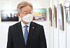 Gyeonggi Gov. Lee Jae-myung attends a photo exhibition in Suwon, Gyeonggi, on Monday. [YONHAP]