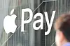 Apple Pay promotion on Hyundai Card building in central Seoul on March 21, the day the service was launched in Korea [YONHAP]