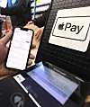 An employee demonstrates Apple Pay at a convenience store in Gangnam, southern Seoul, on March 21. [NEWS1]