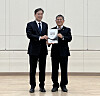 Mokpo National University President Song Ha-cheol, left, poses for a photo with Jeonnam State University Acting President Jang Heon-beom on Dec. 27 while holding the merger plan the universities submitted to the Ministry of Education. [MOKPO NATIONAL UNIVERSITY]