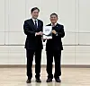 Mokpo National University President Song Ha-cheol, left, poses for a photo with Jeonnam State University Acting President Jang Heon-beom on Dec. 27 while holding the merger plan the universities submitted to the Ministry of Education. [MOKPO NATIONAL UNIVERSITY]