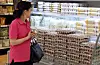 A customer shops for eggs at a discount store in Seoul on Wednesday. [NEWS1]