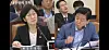 Minister of Environment Han Wha-jin, left, responds to questions from Democratic Party Rep. Noh Woong-rae during the Assembly's Environment and Labor Committee meeting on Tuesday. [SCREEN CAPTURE]