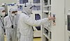 Samsung Electronics Vice Chairman Lee Jae-yong, right, visits a plant belonging to Semes, an affiliate of the tech giant that produces semiconductors and display manufacturing equipment, in Cheonan, South Chungcheong, on Tuesday. Lee discussed ways to increase the competitiveness of the industry and long-term strategies at the site in the latest of a string of recent visits to Samsung’s research and production facilities including a semiconductor research center in Hwaseong, Gyeonggi. [SAMSUNG ELECTRONICS]