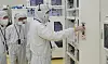 Samsung Electronics Vice Chairman Lee Jae-yong, right, visits a plant belonging to Semes, an affiliate of the tech giant that produces semiconductors and display manufacturing equipment, in Cheonan, South Chungcheong, on Tuesday. Lee discussed ways to increase the competitiveness of the industry and long-term strategies at the site in the latest of a string of recent visits to Samsung’s research and production facilities including a semiconductor research center in Hwaseong, Gyeonggi. [SAMSUNG ELECTRONICS]