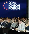 SK Group Chairman Chey Tae-won, second from right, participates in the eighth edition of SK's Icheon Forum at the Grand Walkerhill Seoul in eastern Seoul on Monday. [SK GROUP]