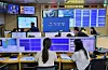 Korea Meteorological Administration employees at an office in Dongjak District, Seoul, on Sunday analyzing the earthquake that occured on Saturday. The earthquake was the third strongest this year. However, it was the strongest that occured on land as the two other earthquakes happened offshore. [YONHAP]
