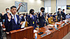 Heads of Kakao, Naver and SK C&C swear to tell the truth before answering questions from lawmakers over a recent fire that broke out at an SK C&C data center and knocked out Kakao services for over 13 hours, during an audit held at the National Assembly on Monday. From left are: Kakao founder Kim Beom-su; Naver CEO Choi Soo-yeon; Naver founder Lee Hae-jin; and SK C&C CEO Park Sung-ha. [JOINT PRESS CORPS]