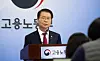 Minister of Employment and Labor Lee Jung-sik speaks during a press briefing held at the government complex in Sejong, Monday. [NEWS1]