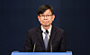 Kim Sang-jo, outgoing presidential chief of policy, speaks at the Blue House press center on Monday after President Moon Jae-in sacked him over a real estate dealing.  [YONHAP]