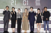 From left, actors Choi Duk-moon, Jin Seo-yeon, Lee Jung-hyun, Moon Jeong-hee, Park Myung-hoon, Park Gyeong-hye and director Lee Seung-jun pose for the camera at a local press event held at the Konkuk University branch of Lotte Cinema, eastern Seoul, on Thursday to promote their upcoming film 'Limit.' [NEWS1]