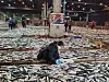 An official takes samples from mackerels to check their radiation levels at a fish market in Busan on Feb. 28. [YONHAP]