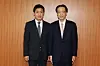Financial Services Commission Chairman Kim Joo-hyun, left, and Teruhisa Kurita, Commissioner of Tokyo's Financial Services Agency, pose for a photo at a meeting in Tokyo on Oct. 3. [NEWS1]