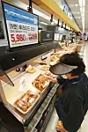 Chicken prices are displayed at E-mart's Seongsu branch in Seongdong District, eastern Seoul, on Thursday as competition to sell the most affordable chicken at large marts continues amid rising product prices. E-mart will sell its 'No. 9 Fried Chicken' for 5,980 won ($4.50) for one whole chicken for a week starting Thursday. [YONHAP]