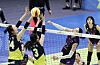 Kim Yeon-koung of the Incheon Life Insurance Pink Spiders, second from right, and Yang Hyo-jin of Suwon Hyundai Engineering & Construction Hillstate, left, face off during a V-League game on Jan. 31. [NEWS1]