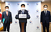 Noh Hyeong-ouk, land minister, announces the restructuring plan for Land and Housing Corp. (LH), including cutting 20 percent of its employees, at the government complex in Seoul on Monday. [YONHAP]