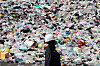 A worker at a recycling center in Suwon, Gyeonggi, on Oct. 5. [NEWS1]