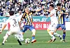 Ulsan Hyundai's Gustav Ludwigson, center, shoots during a K League game against Suwon FC at Ulsan Munsu Football Stadium in Ulsan on Sunday. [NEWS1]