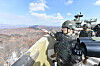 Joint Chiefs of Staff (JCS) Chairman General Kim Seung-kyum visits a border unit of the 15th Infantry Division in Hwacheon, about 90 kilometers northeast of Seoul, on Tuesday. [JCS]