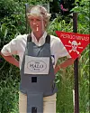 Diana, Princess of Wales, wearing protective gear on Jan. 15, 1997, during a briefing by the British land-mine sweeping organisation Halo Trust in Huambo, central Angola, one of the most densely mined areas in the country. [AP/YONHAP]