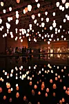 Visitors to Seoul Living Design Fair view an exhibition at Coex in Gangnam District, southern Seoul, on Wednesday. The fair, which aims to help the country's living design industry, is open until Sunday. [NEWS1]