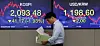 Stocks closed sharply lower Monday, hitting the lowest point in two weeks amid renewed fears prompted by a spike in the number of new coronavirus cases. The Kospi plunged 41.17 points, or 1.93 percent, to close at 2,093.48. The secondary Kosdaq was down 15.89 points, or 2.12 percent, to close at 734.69. [YONHAP]