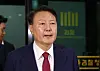 Former President Yoon Suk Yeol leaves the Supreme Prosecutors' Office building in Secho District, southern Seoul, on July 5 after questioning by the special probe counsel. [NEWS1]