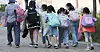 Students arrive at an elementary school in Seodaemun District, western Seoul on Monday, as more students were allowed to return to their classrooms. [NEWS1]