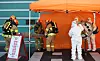 Health workers and emergency responders take part in a training exercise at a makeshift Covid-19 treatment center set up in Eunpyeong District, northern Seoul, on Wednesday. [YONHAP]