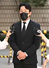 Actor Ha Jung-woo attends his final trial for propofol abuse at the Seoul Central District Court in Seocho District, southern Seoul, on Tuesday. [PARK SE-WAN]