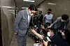 Kweon Seong-dong, acting chief of the People Power Party, bows in apology over his leaked private text messages with the president at the National Assembly in Yeouido, western Seoul, Wednesday. [JOINT PRESS CORPS]