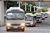 Buses transport Cheonghae unit crewmembers from Seoul Air Base in Seongnam, Gyeonggi after their airlift back to Korea on Tuesday. [NEWS1]
