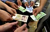 Public servants pool money to pay for a restaurant bill after a gathering in Daejeon in September 2016, when the Anti-corruption Act first took effect. [KIM SUNG-TAE]