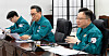Health Minister Cho Kyoo-hong, right, speaks at a Central Disaster Management Headquarters meeting on Thursday. [MINISTRY OF HEALTH AND WELFARE]
