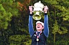 Kim A-lim of Korea holds up the championship trophy after winning the U.S. Women’s Open golf tournament in Houston, Texas, Monday. [AP/YONHAP]