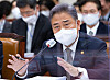 Foreign affairs minster Park Jin speaks during the National Assembly Building in Yeongdeungpo District, western Seoul [NEWS1]