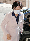Justice Minister Choo Mi-ae arrives at work on Monday. [NEWS1]